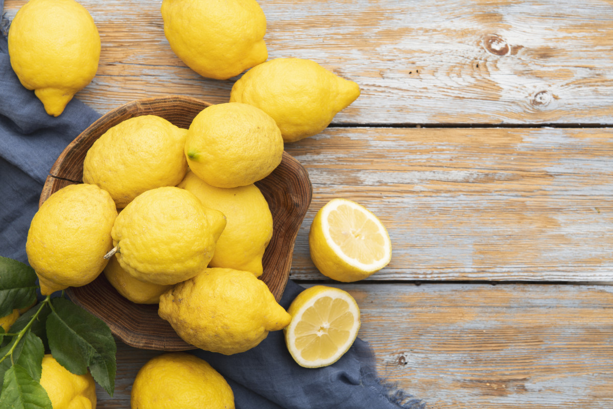 boy tries lemon for the first time